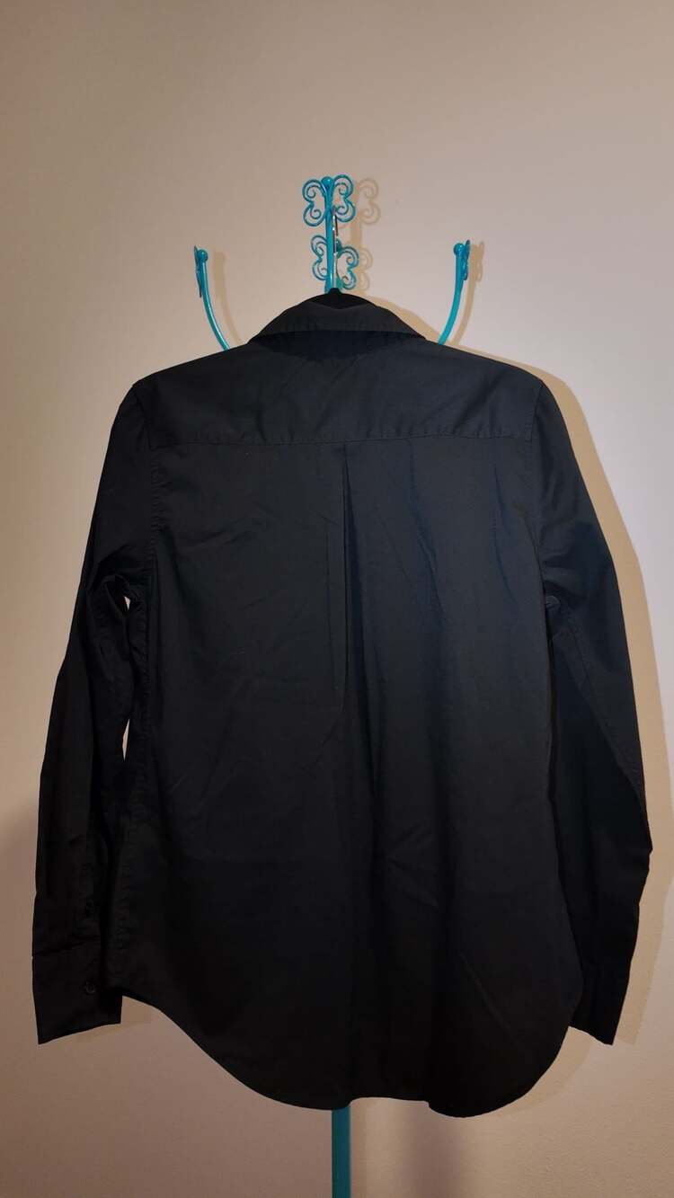 Design in Italy Women's Solid Black Long-Sleeve Button-Down Shirt Size M - Picture 3 of 3